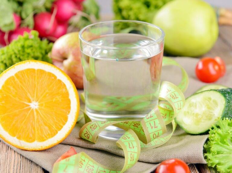 Cucumber water with grapefruit and greens